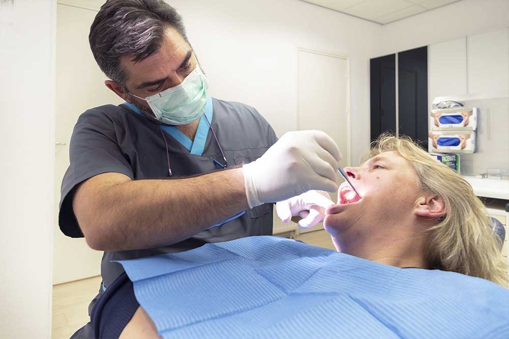 gebitsrenovatie-behandeling-natuurlijke-tandarts-blokzijl-foto